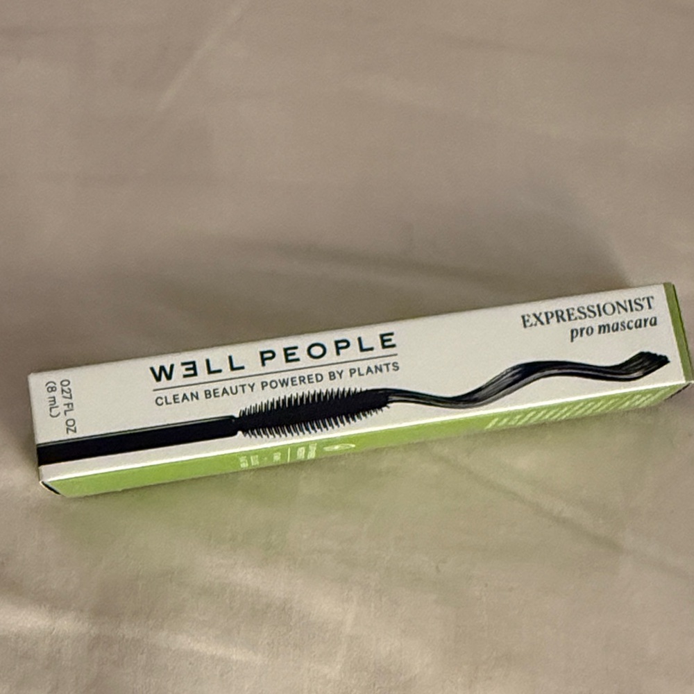 W3ll People Expressionist Pro Mascara in Black and Green